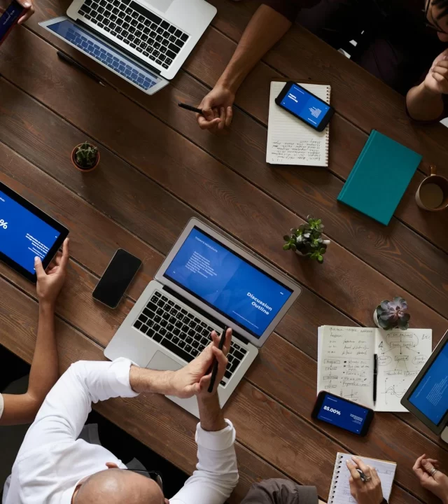 pexels-fauxels-3183183-min